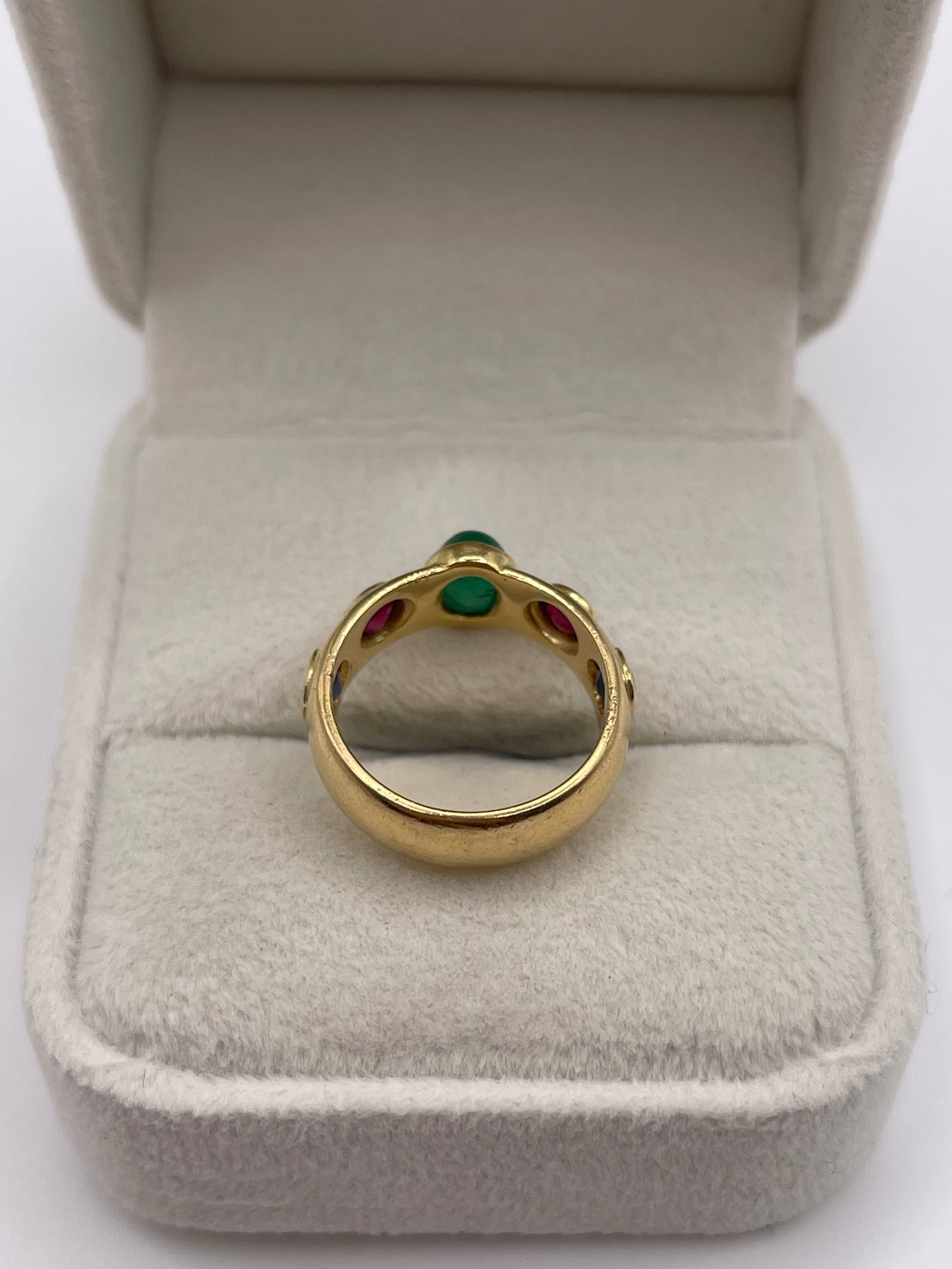 18ct gold cabochon emerald, ruby and sapphire ring