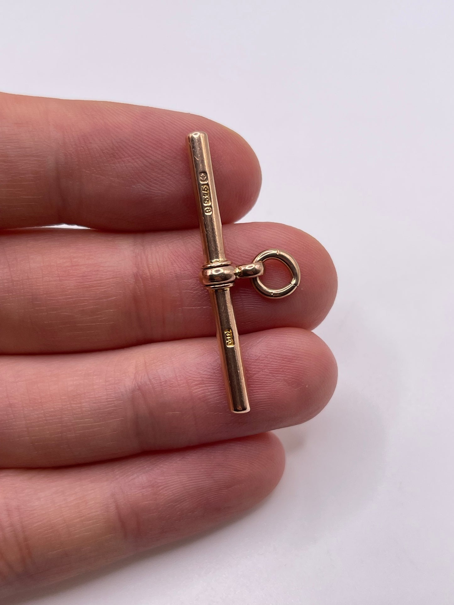 9ct rose gold t bar pendant