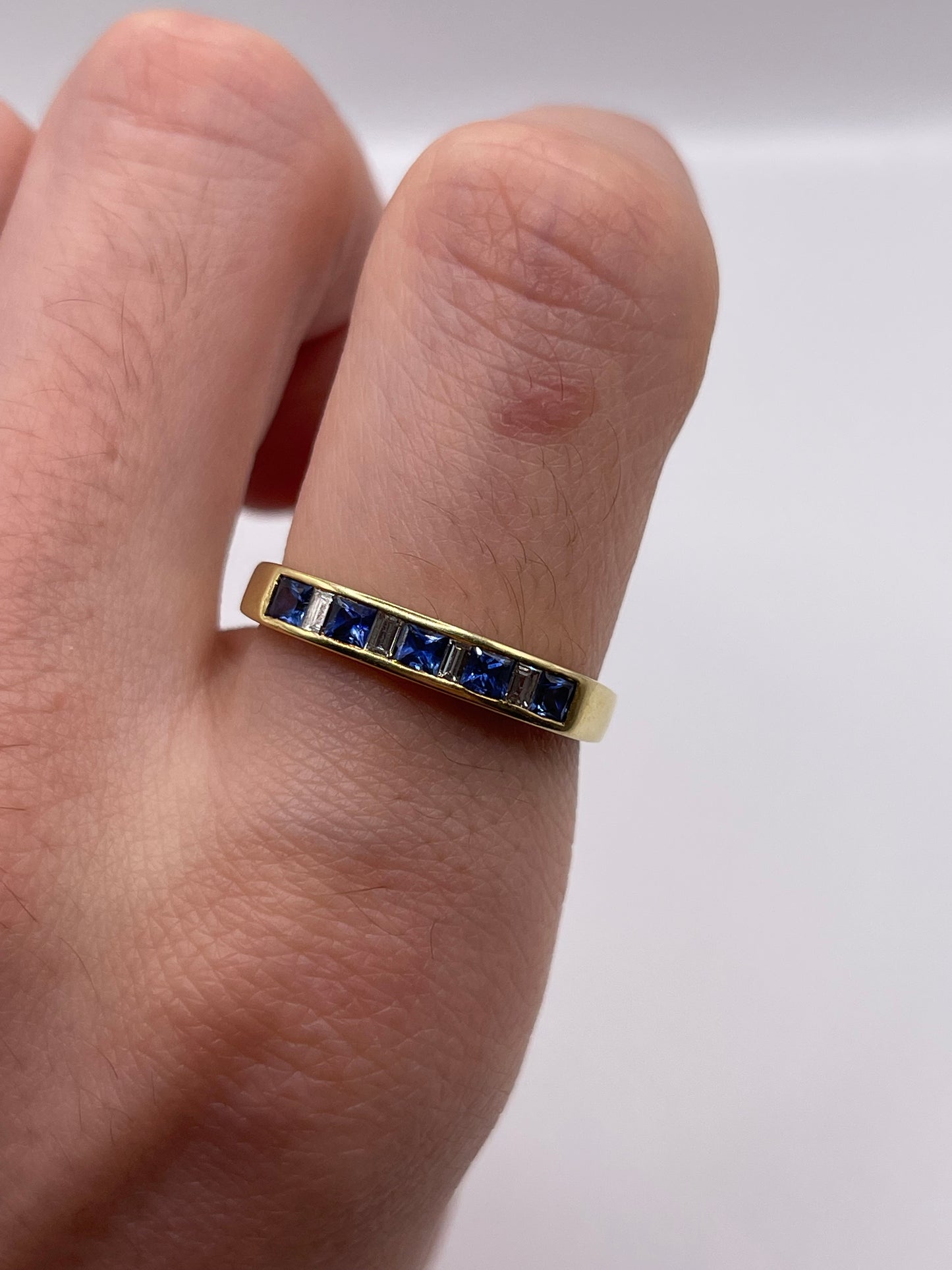 18ct gold sapphire and diamond ring