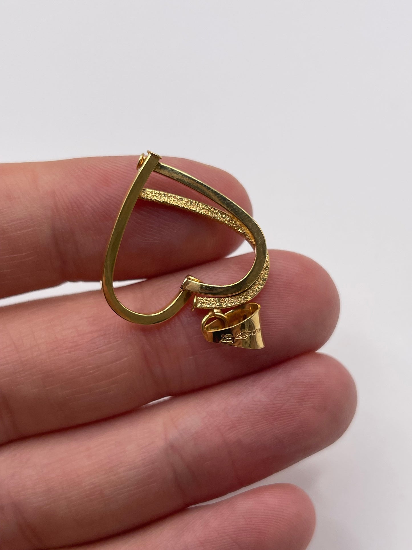 9ct gold heart pendant