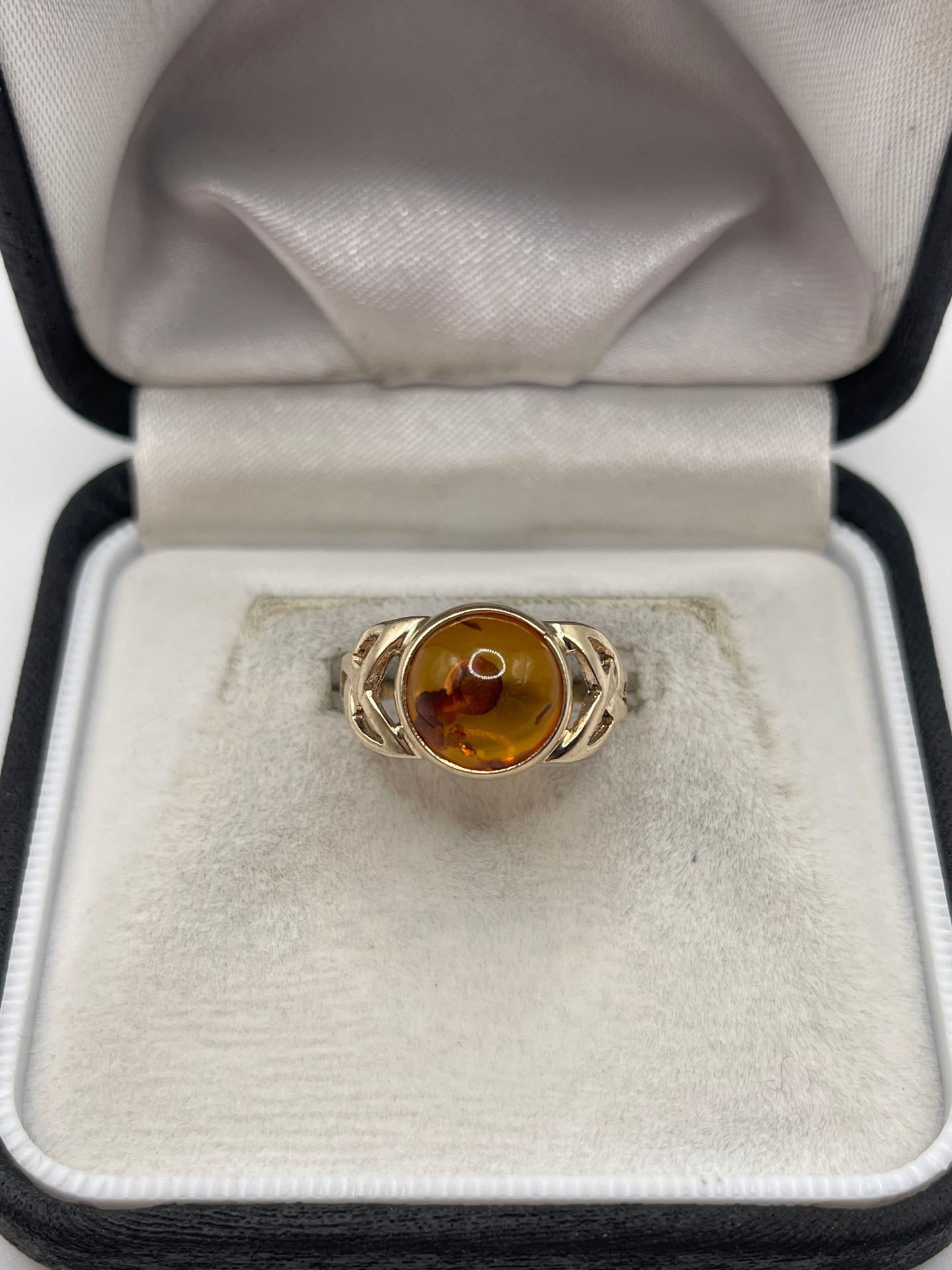 9ct gold amber ring