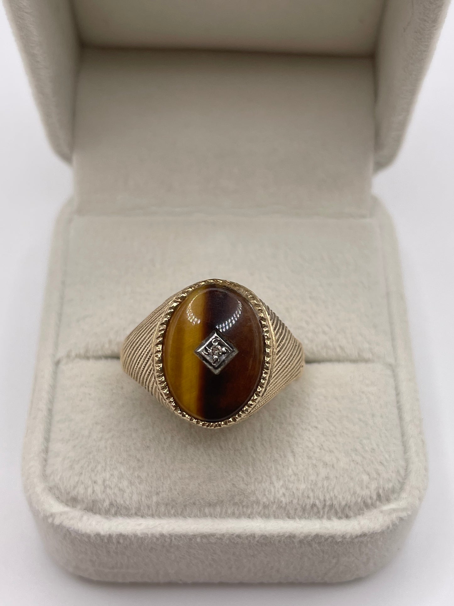 9ct gold tigers eye and diamond signet ring