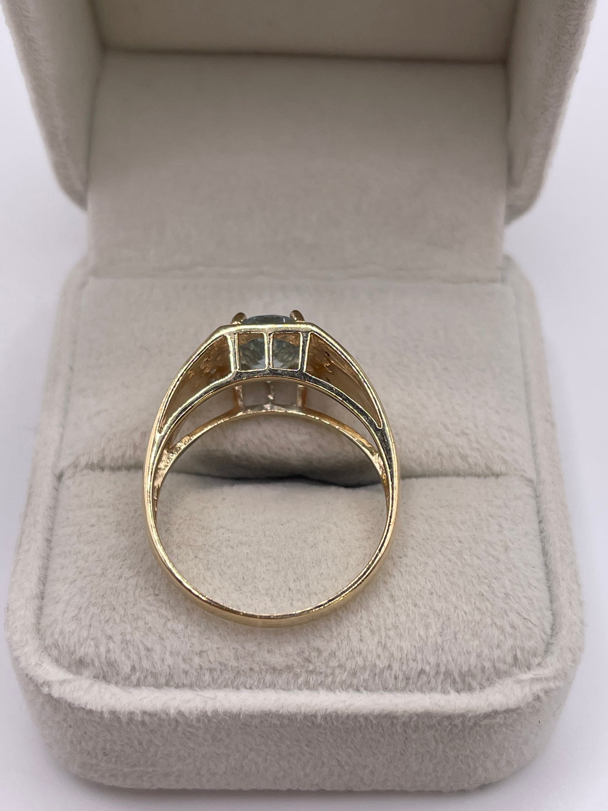 9ct gold aquamarine and diamond ring