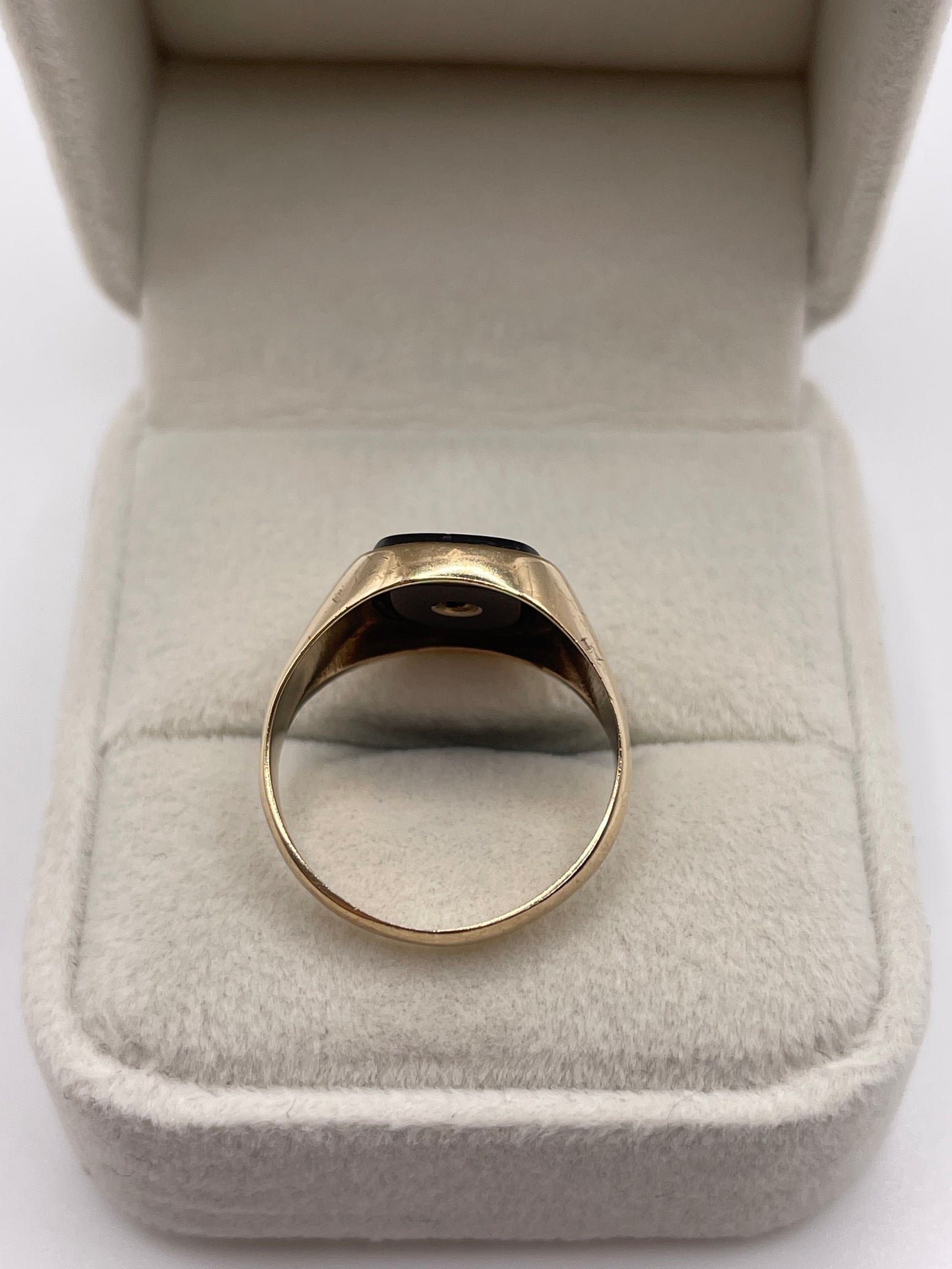 9ct gold onyx and diamond signet ring