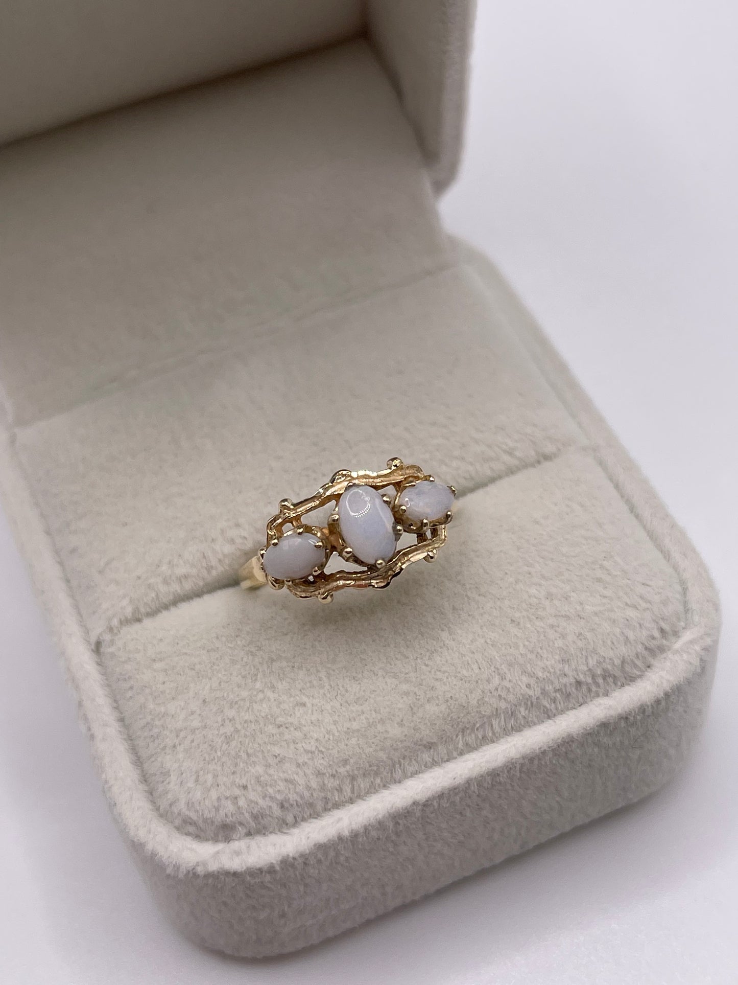 9ct gold opal ring