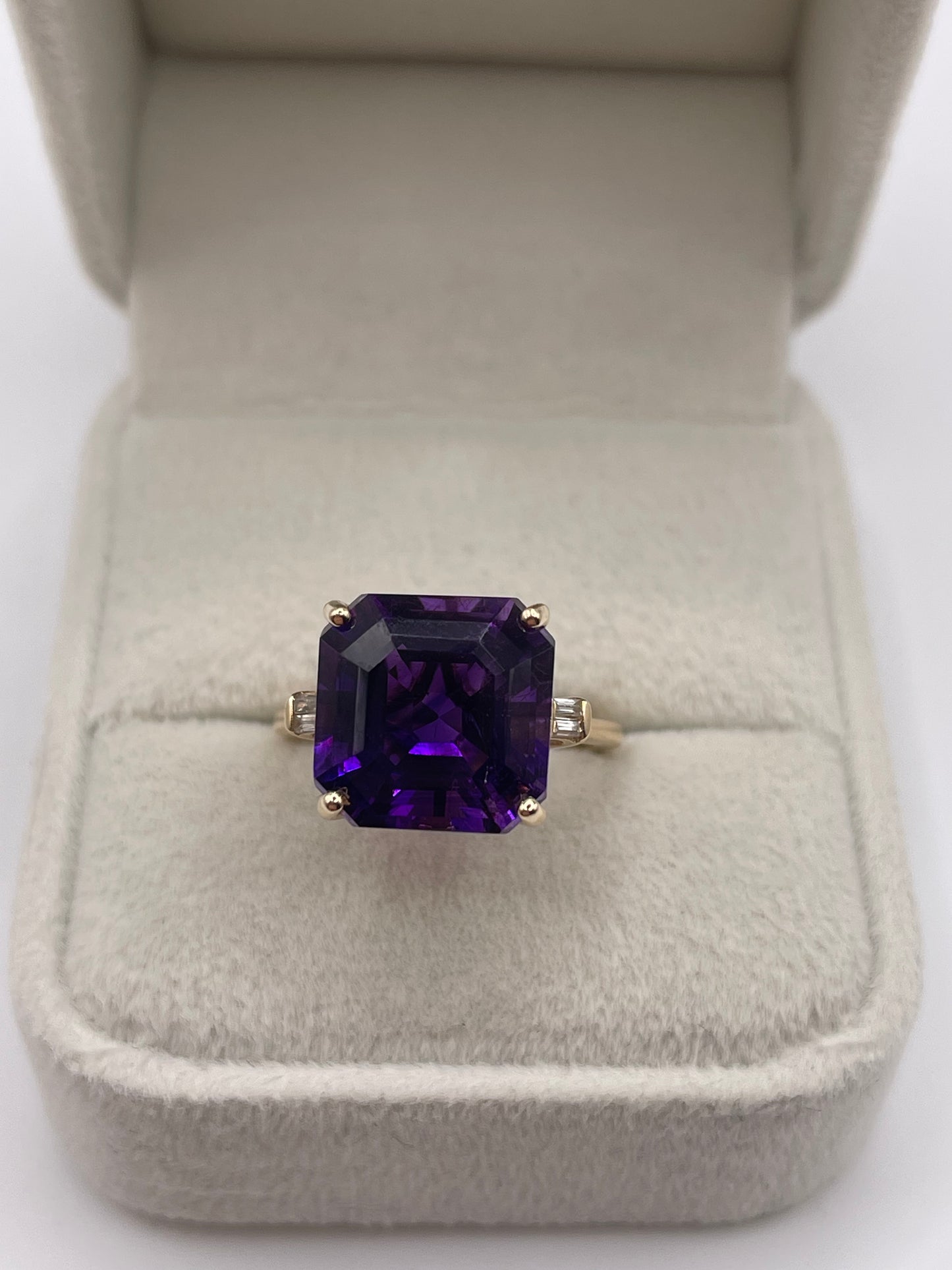 9ct gold amethyst and zircon ring