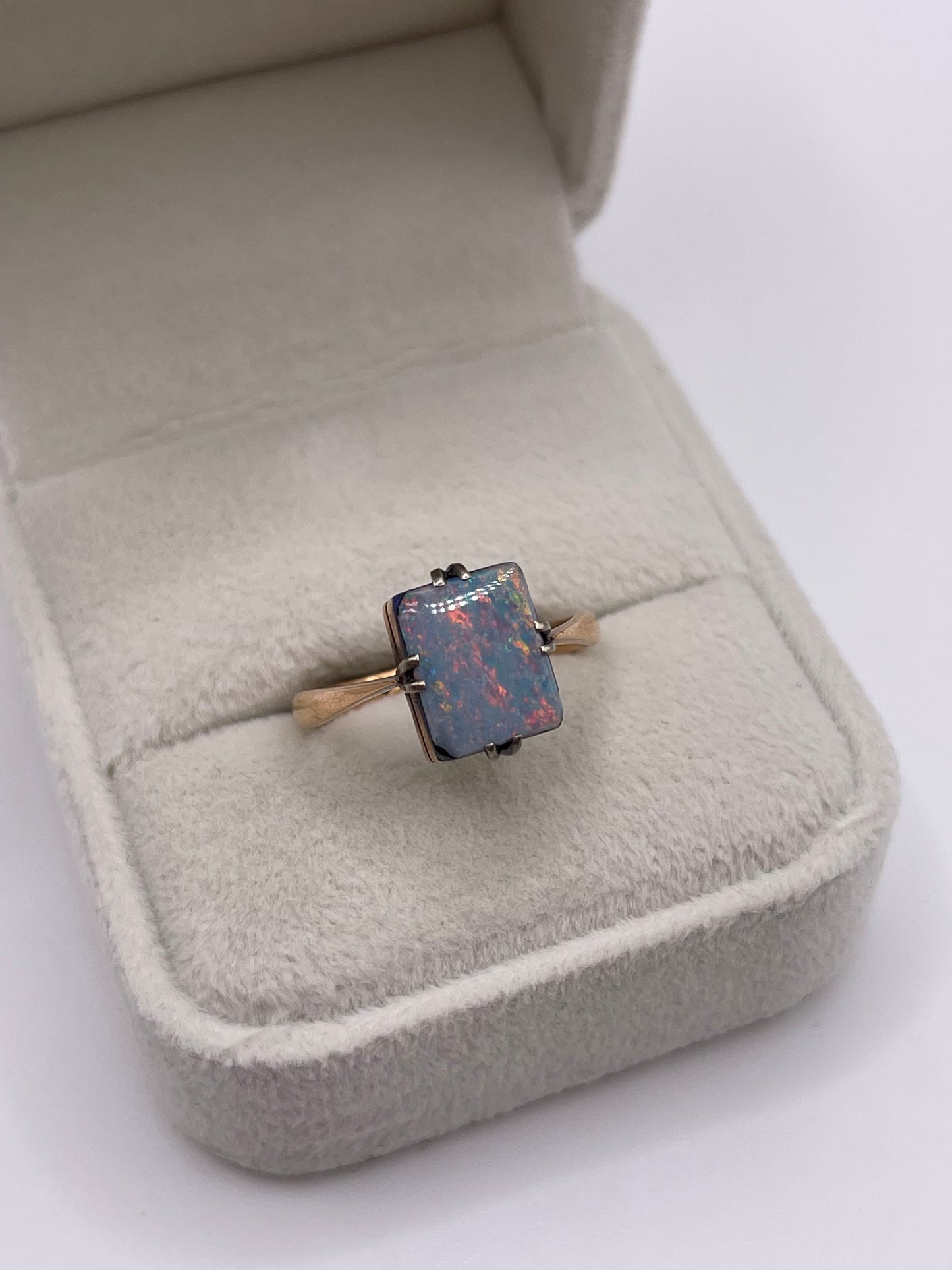 9ct gold opal doublet ring