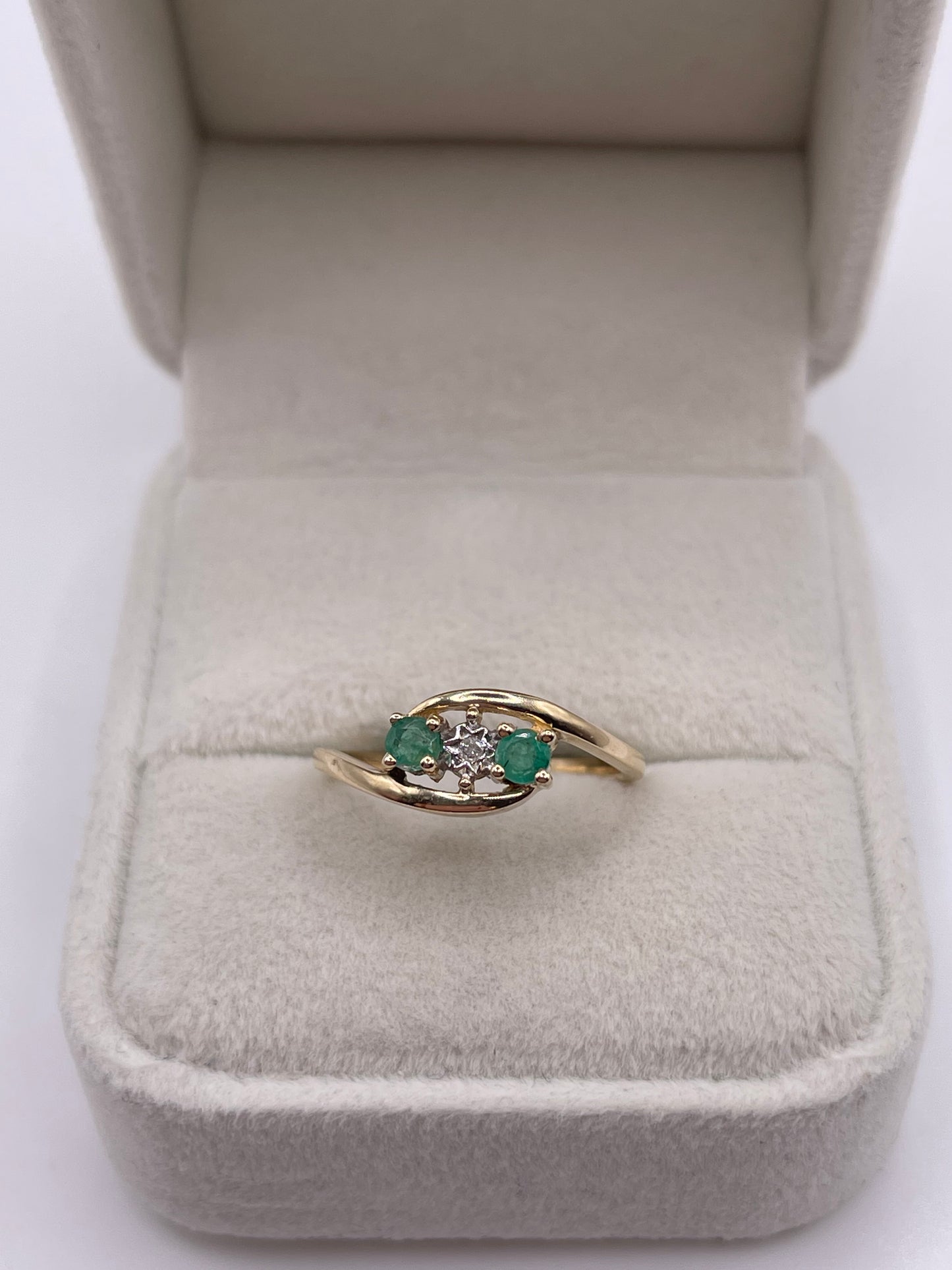 9ct gold emerald and diamond ring