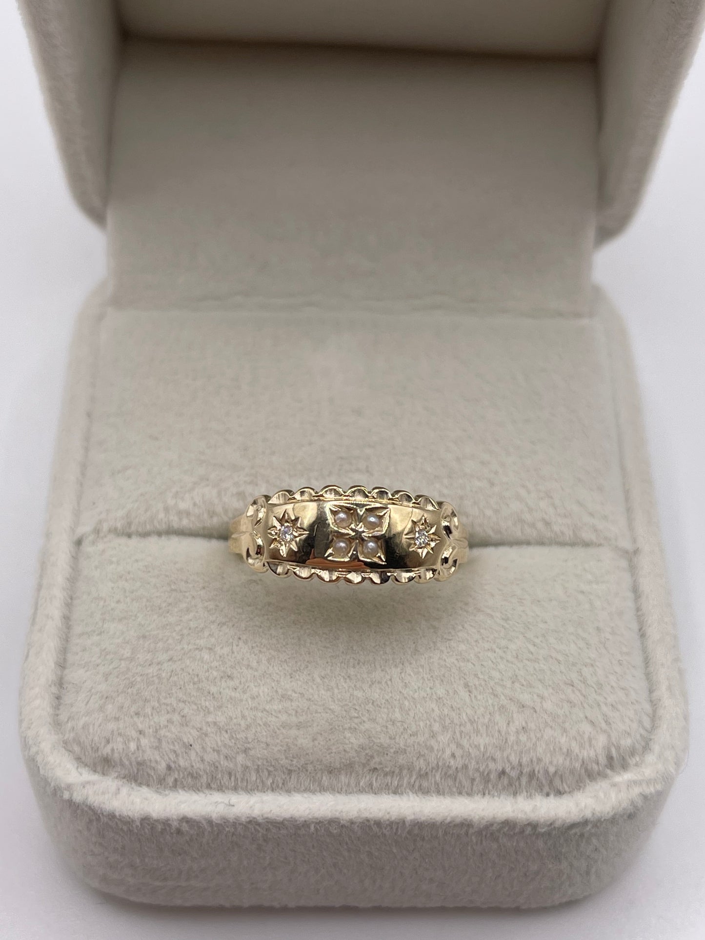9ct gold pearl and diamond ring