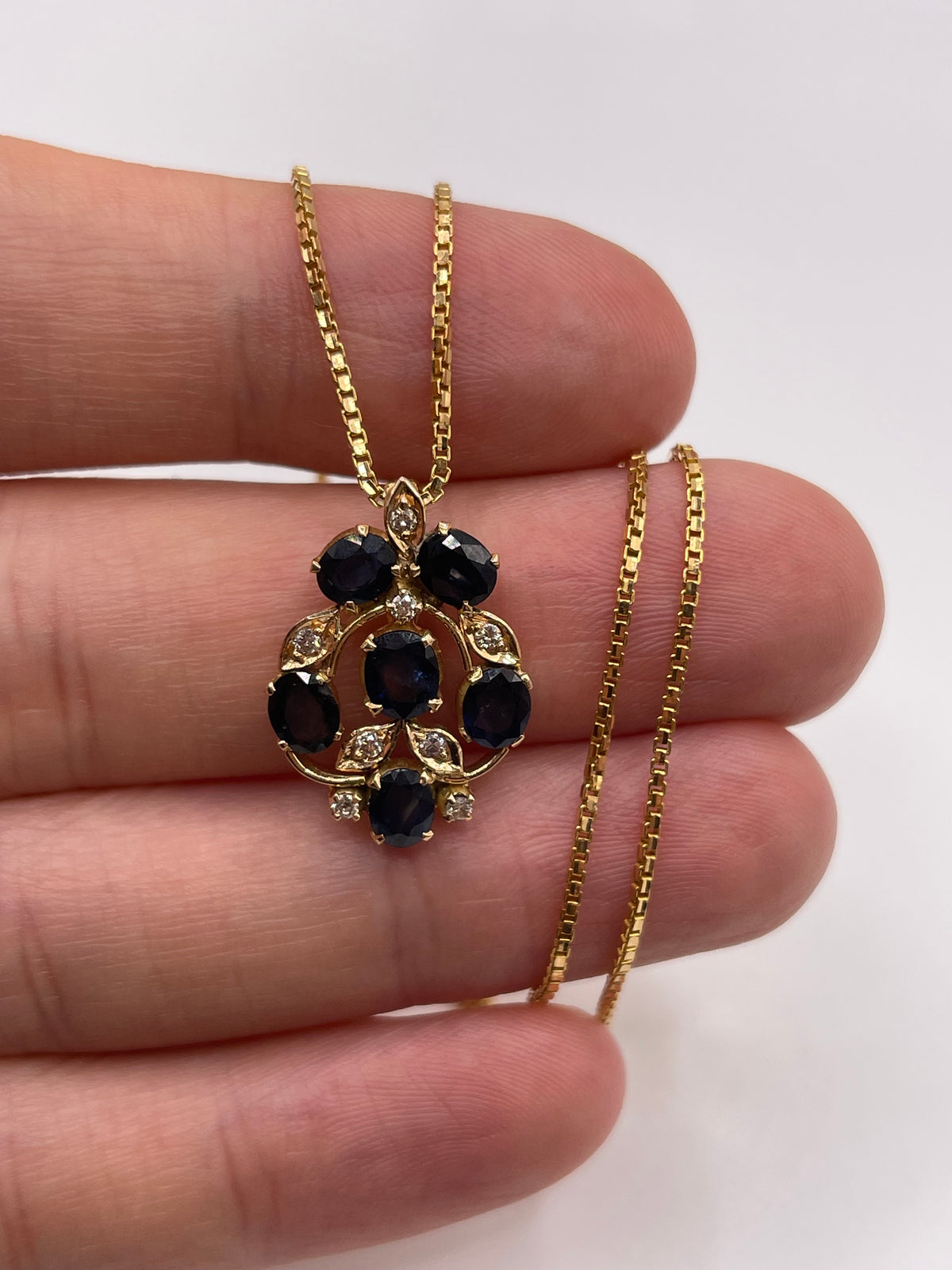 18ct gold sapphire and diamond necklace