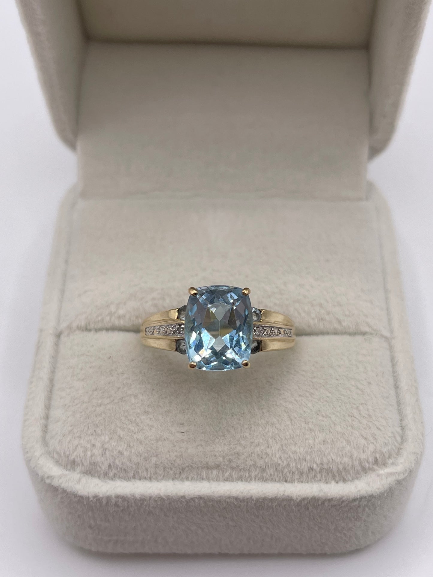 9ct gold topaz and diamond ring