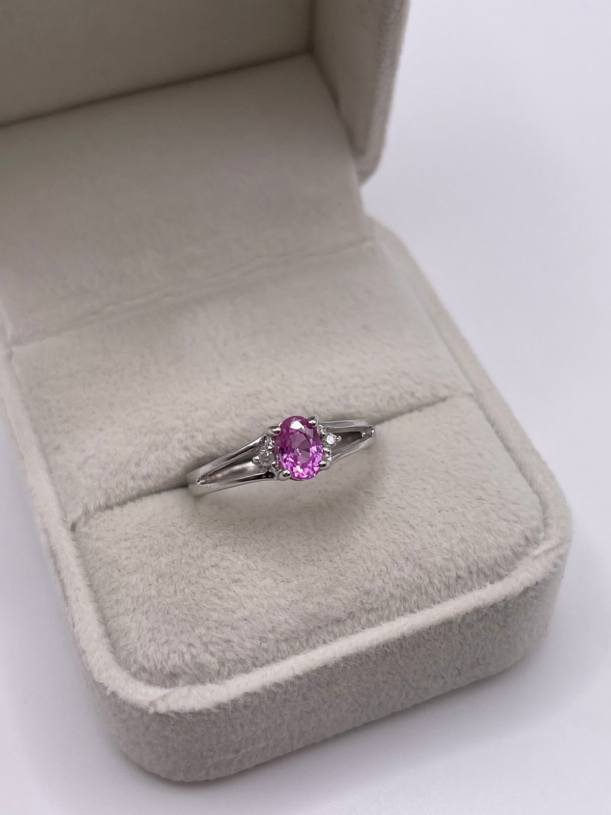 18ct white gold pink sapphire and diamond ring