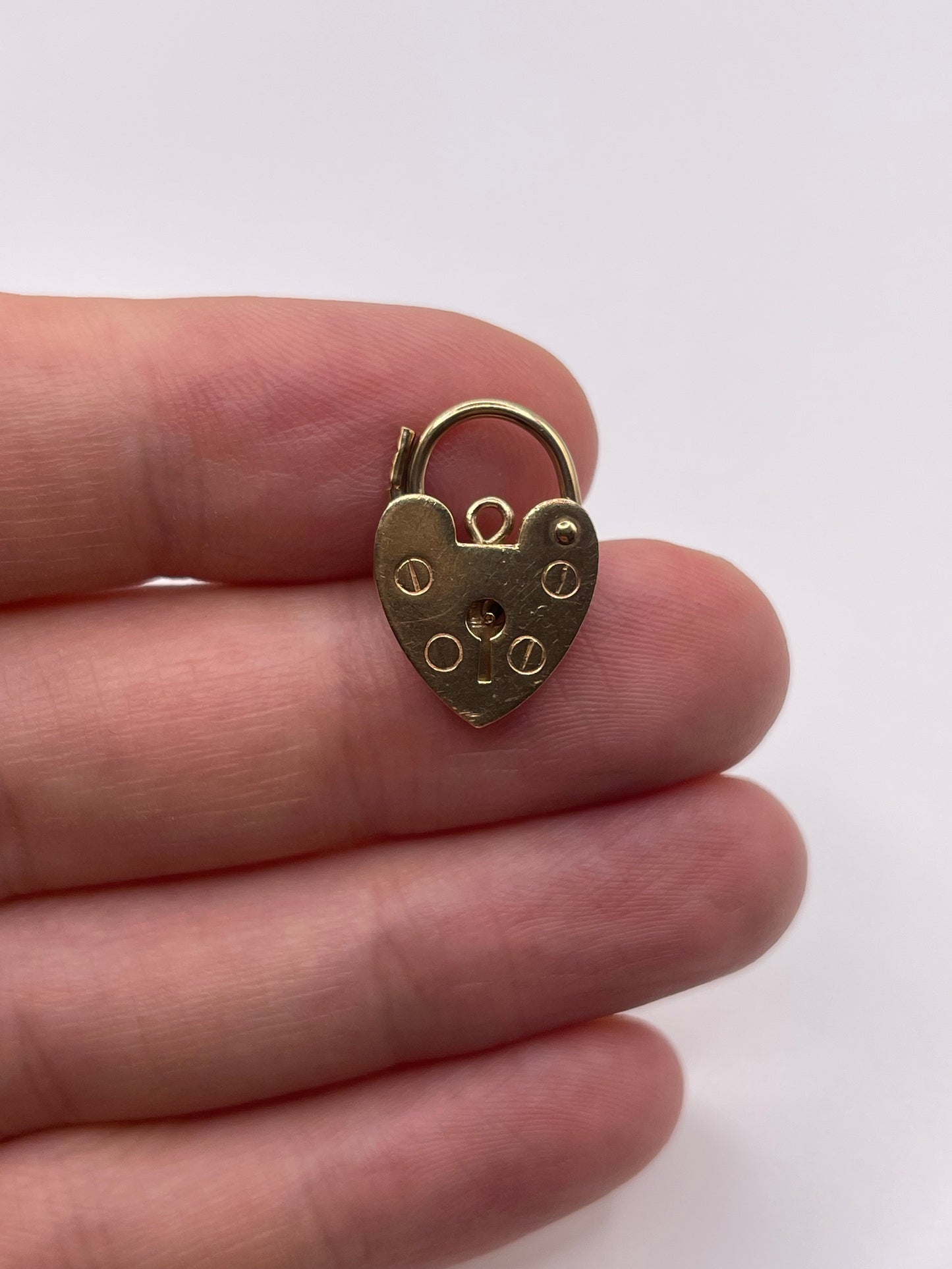 9ct gold padlock 2