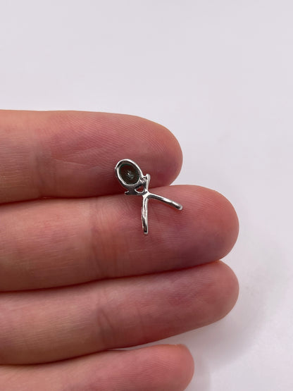 9ct white gold emerald pendant