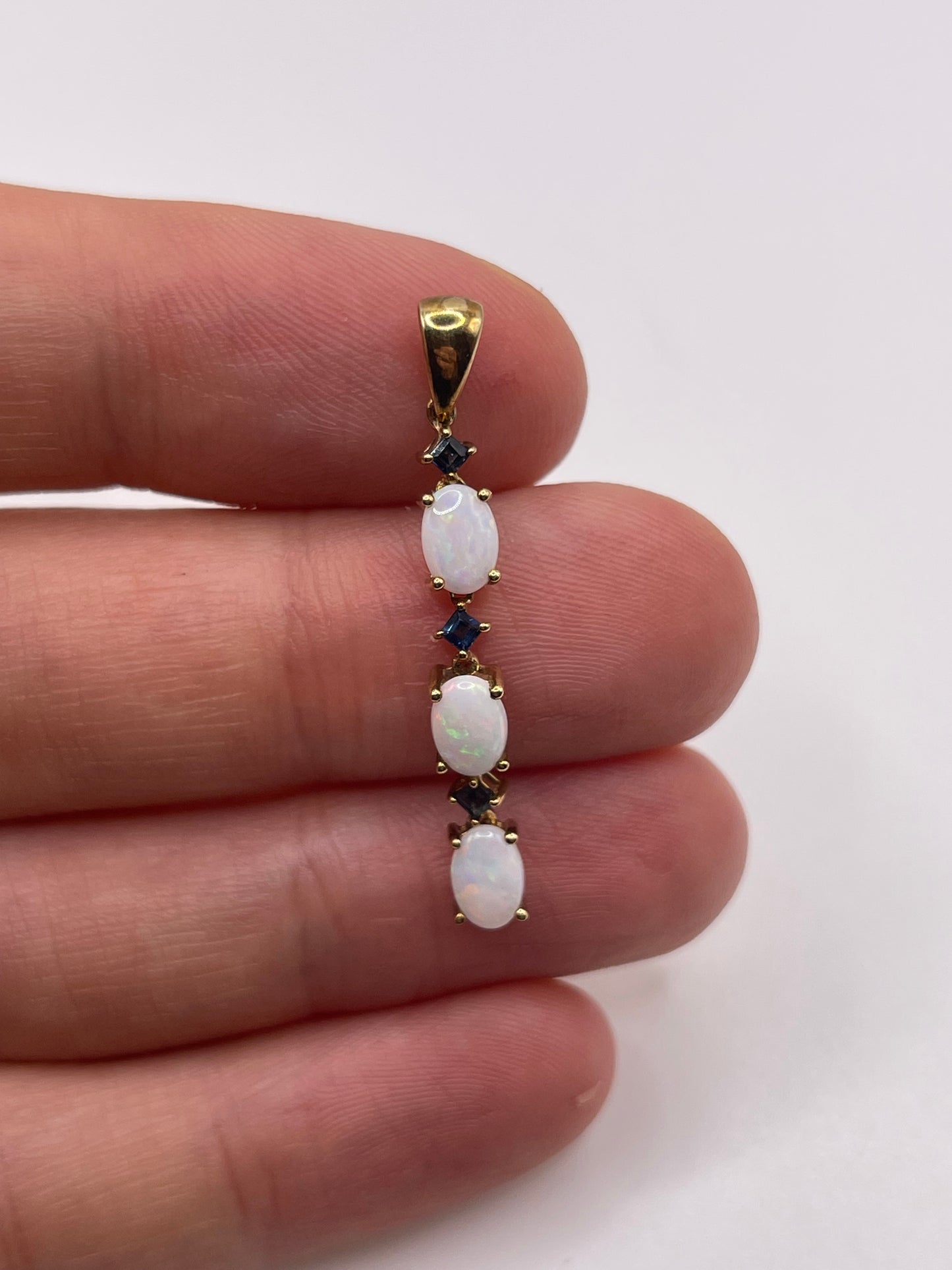 9ct gold opal and sapphire pendant