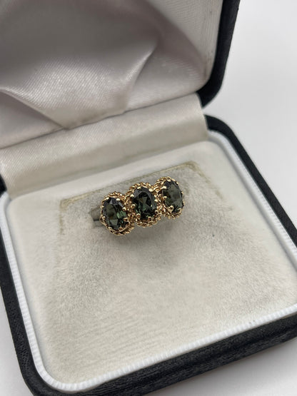 9ct gold synthetic spinel ring