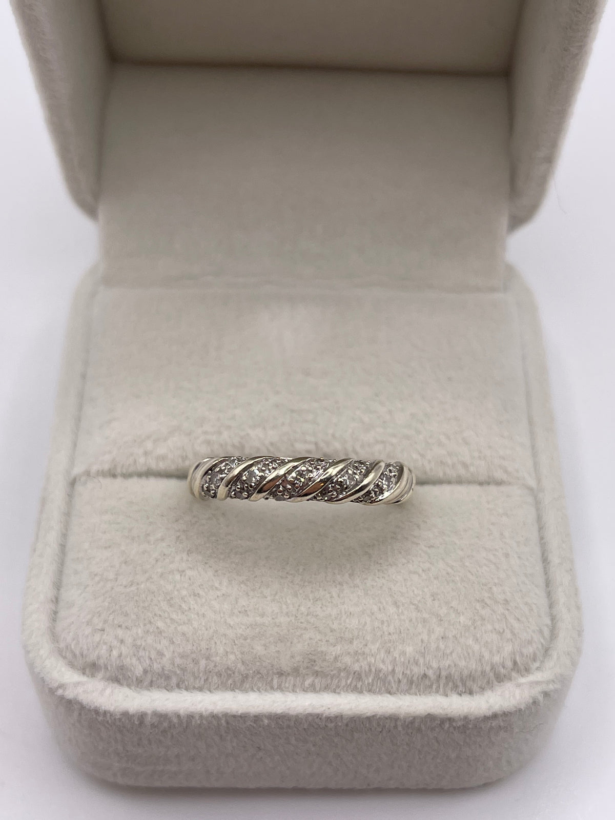 9ct white gold diamond cluster ring