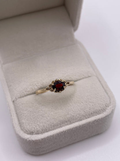 9ct gold garnet ring