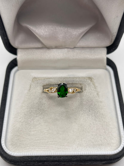 9ct gold diopside and zircon ring