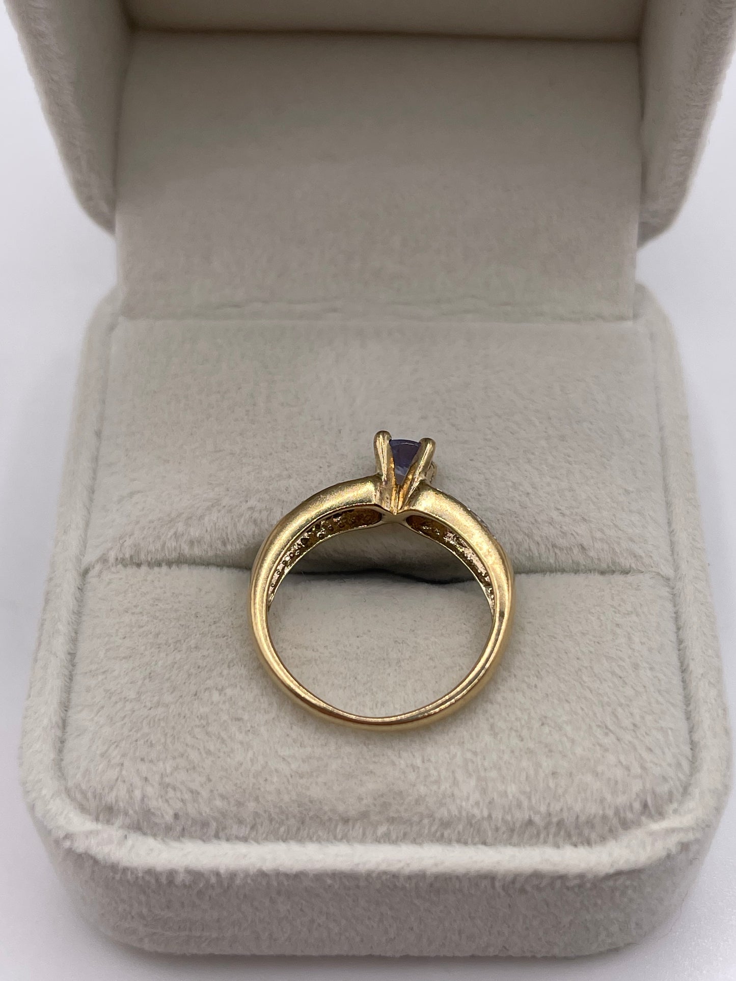 9ct gold tanzanite and diamond ring