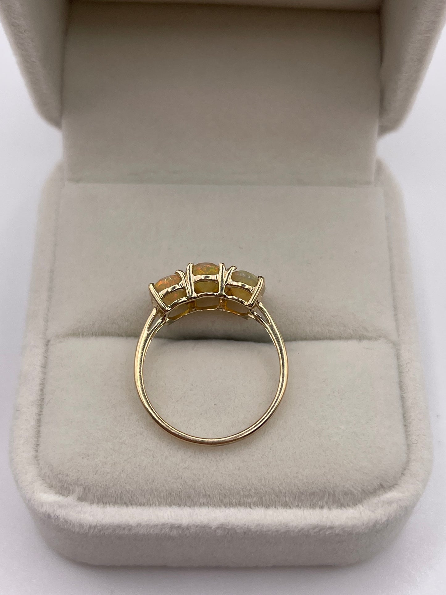 9ct gold opal ring