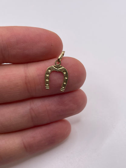 9ct gold horseshoe charm