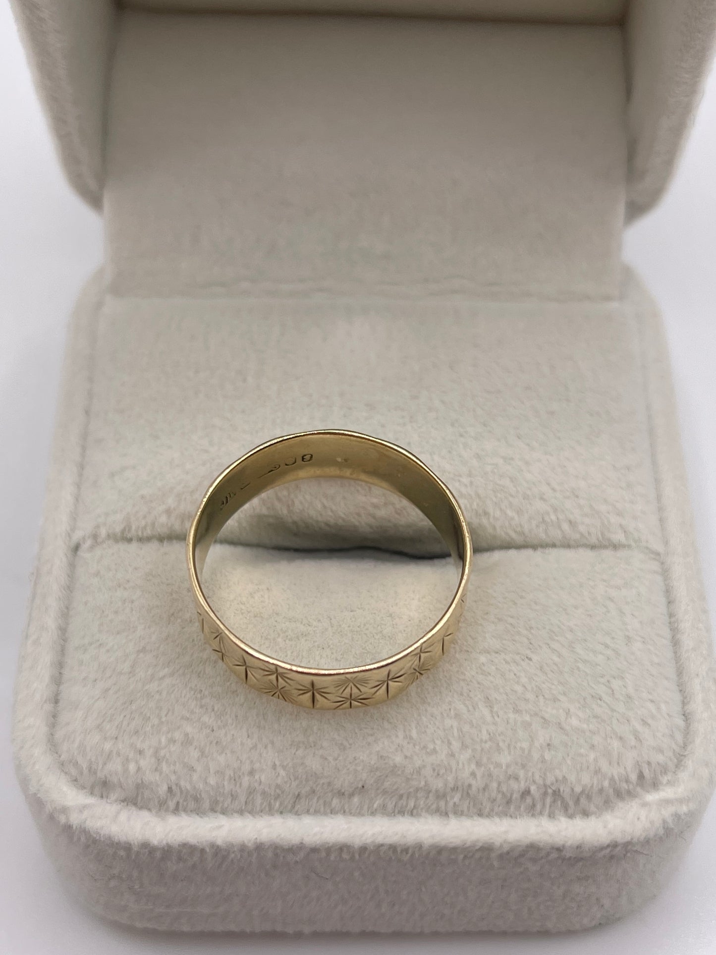 9ct gold patterned band