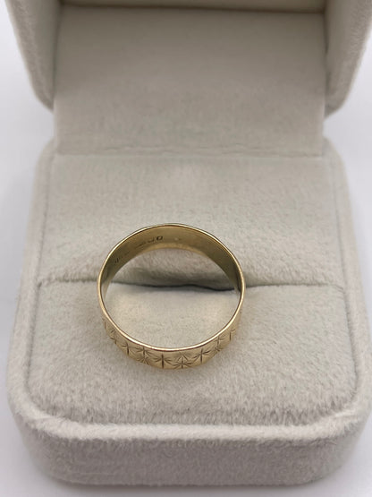 9ct gold patterned band
