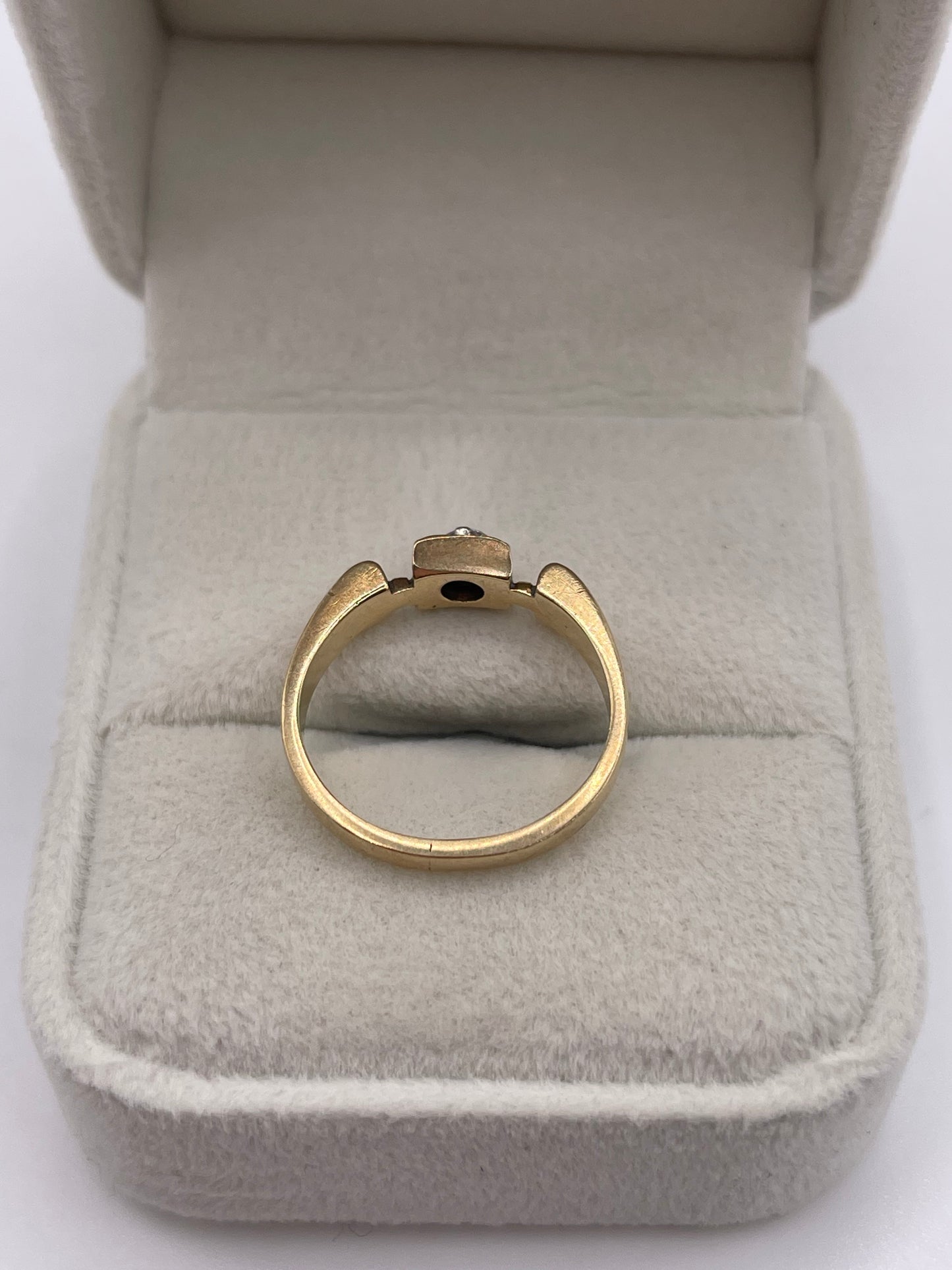 9ct gold diamond ring