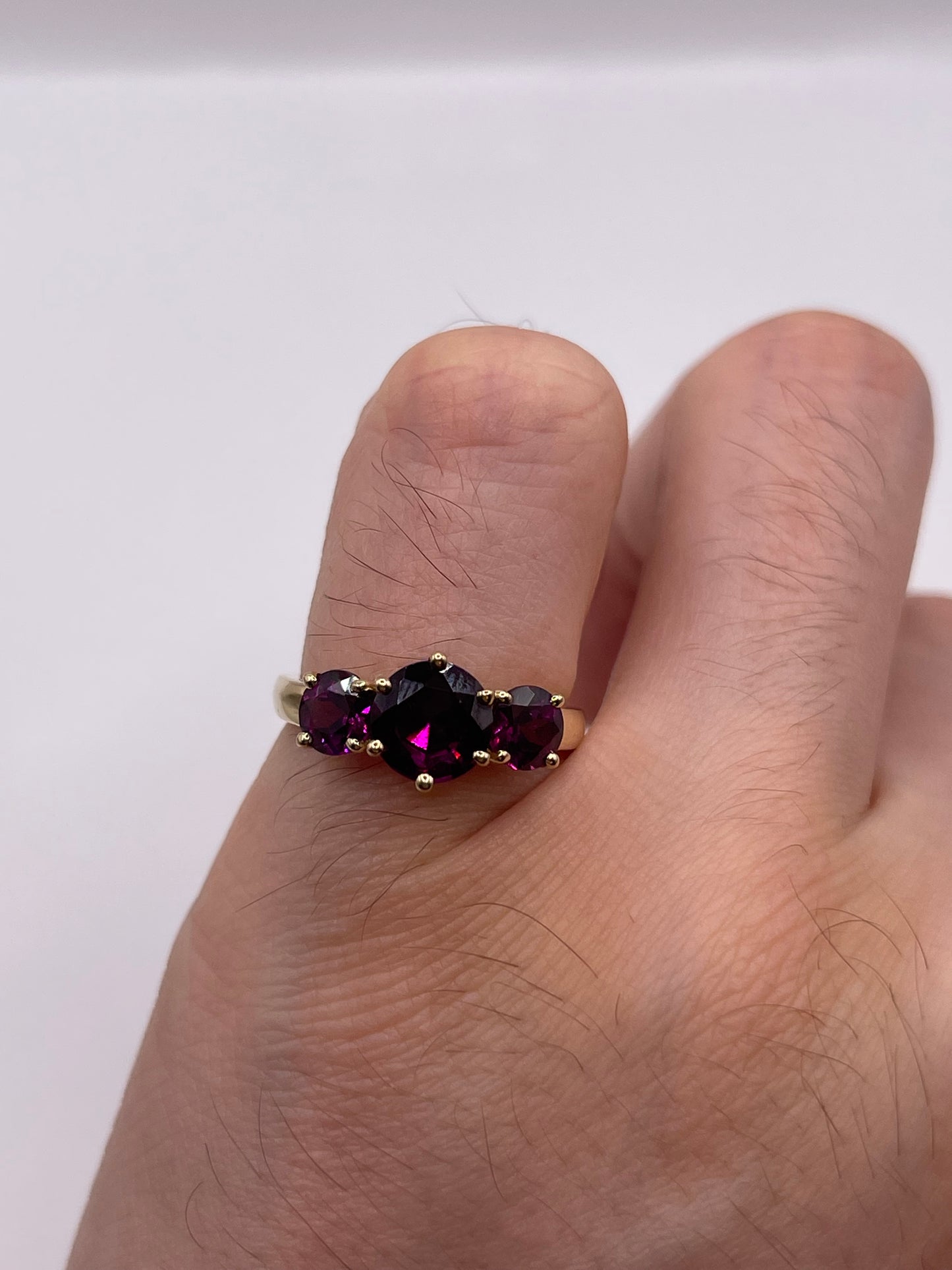 9ct gold garnet and diamond ring