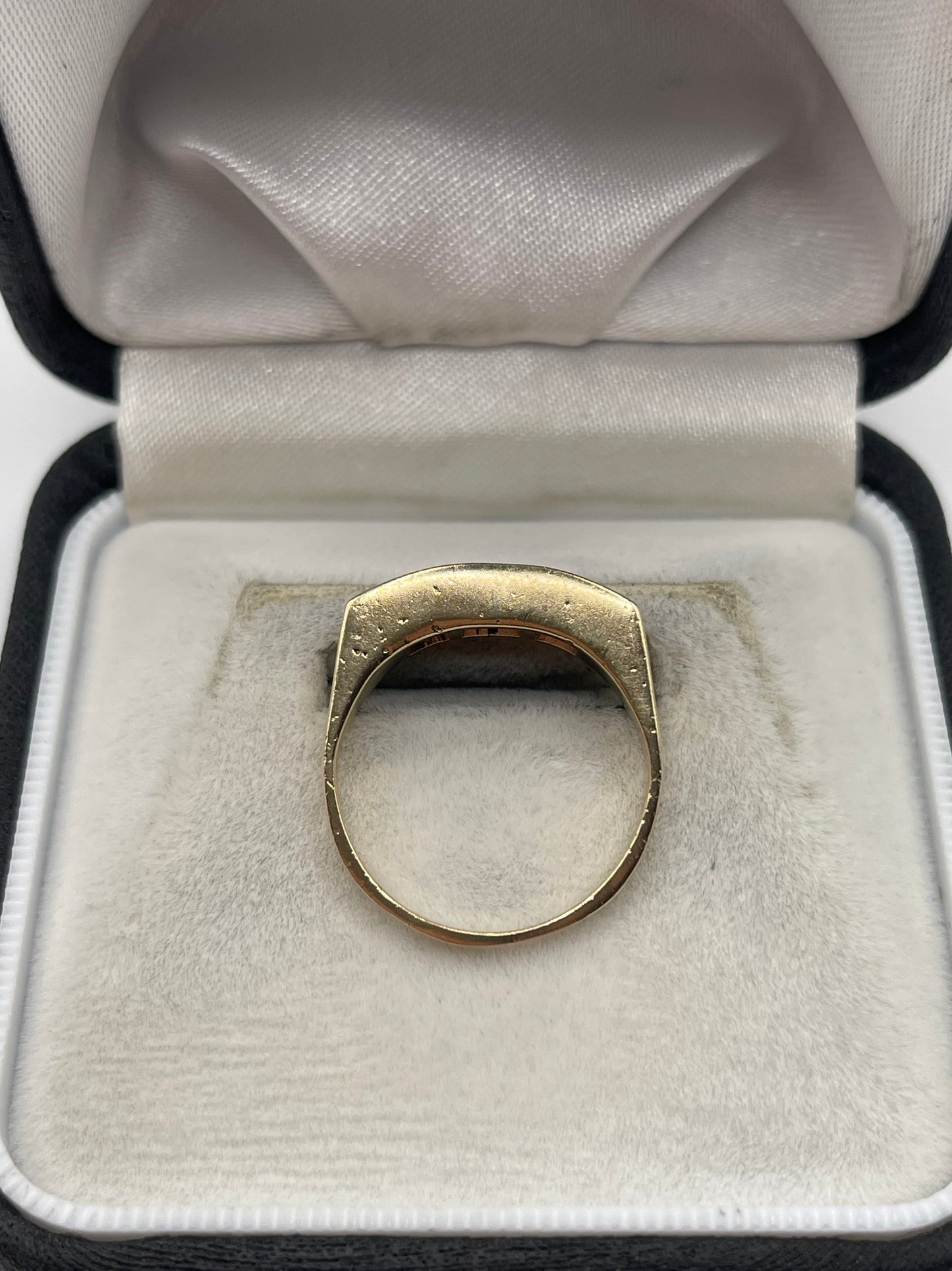 9ct gold sapphire and diamond ring