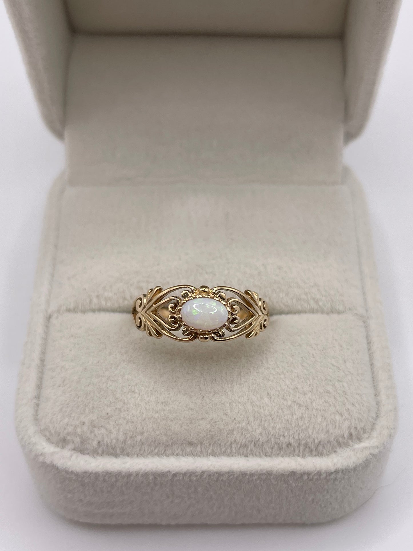 9ct gold opal ring