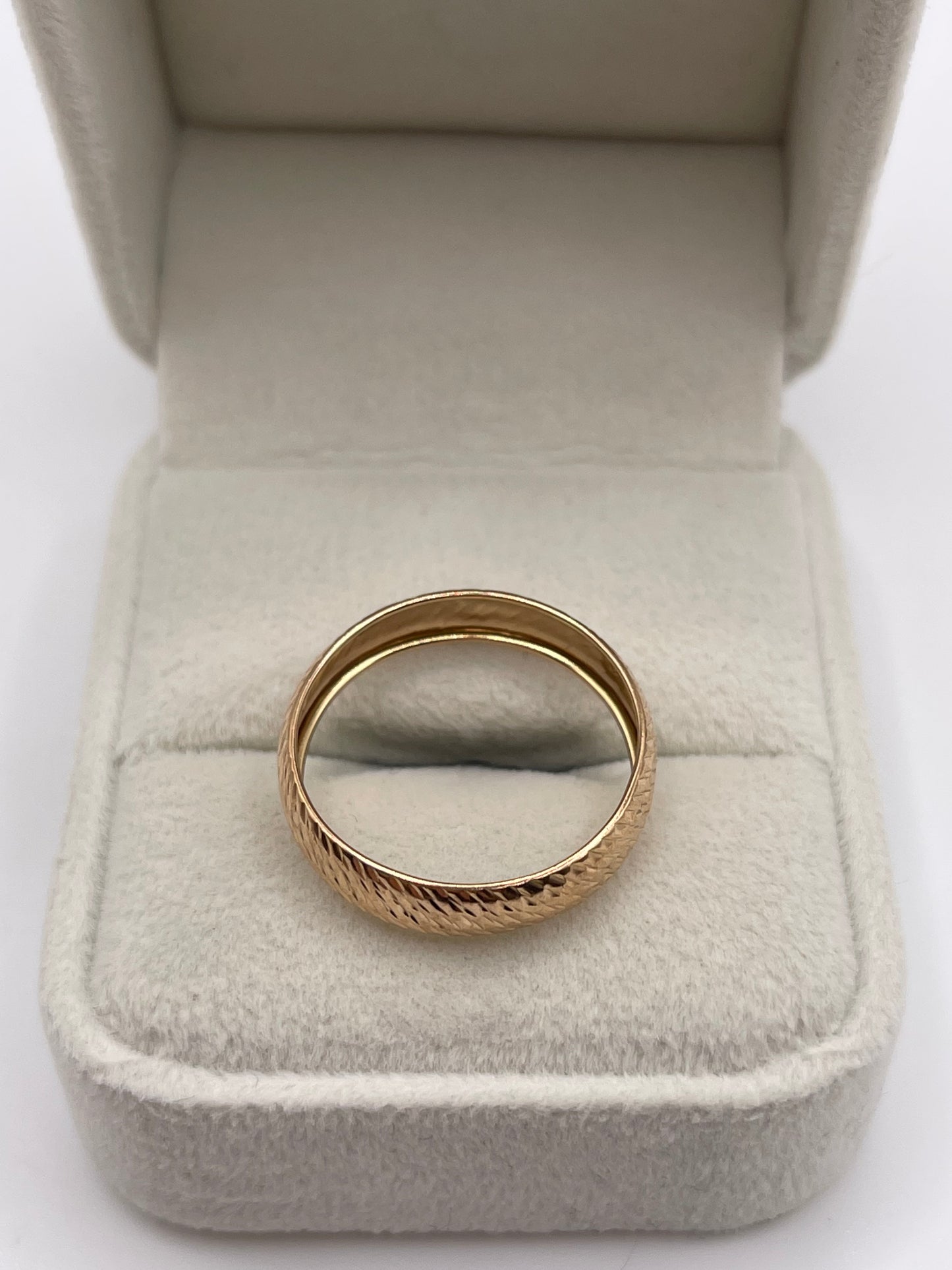9ct gold patterned band