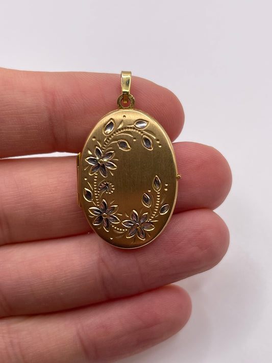 9ct gold locket pendant
