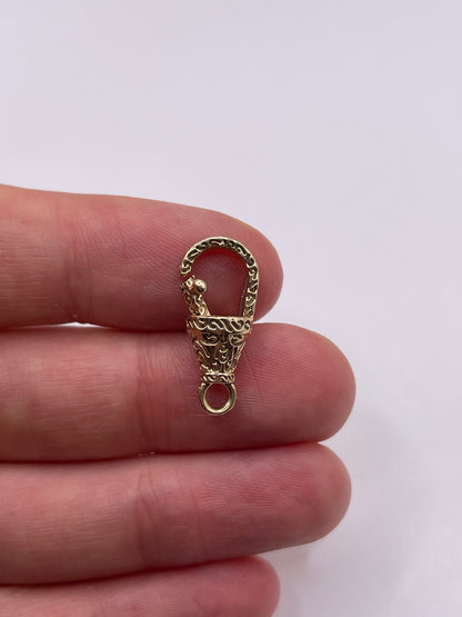 9ct gold engraved dog clip 10