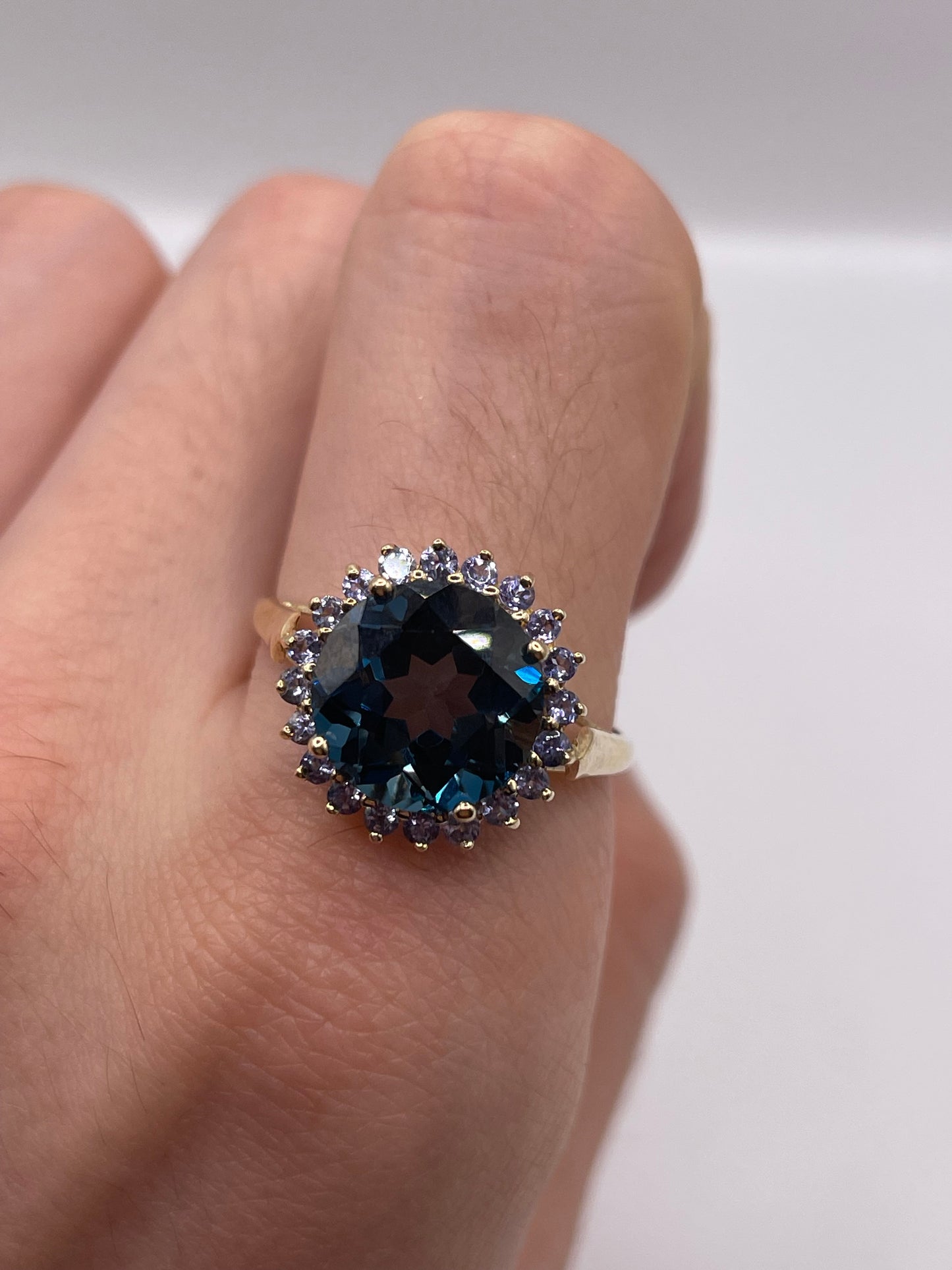 9ct gold topaz and tanzanite ring