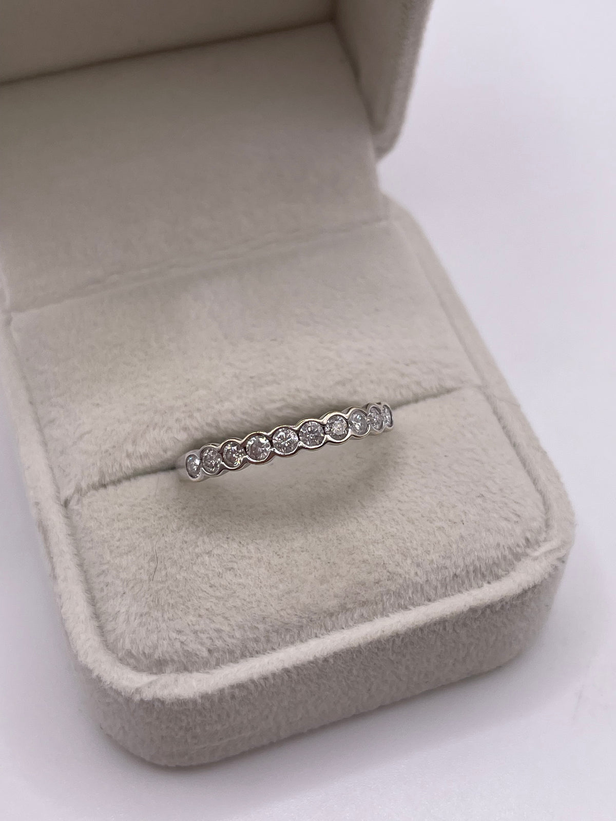 18ct white gold diamond ring
