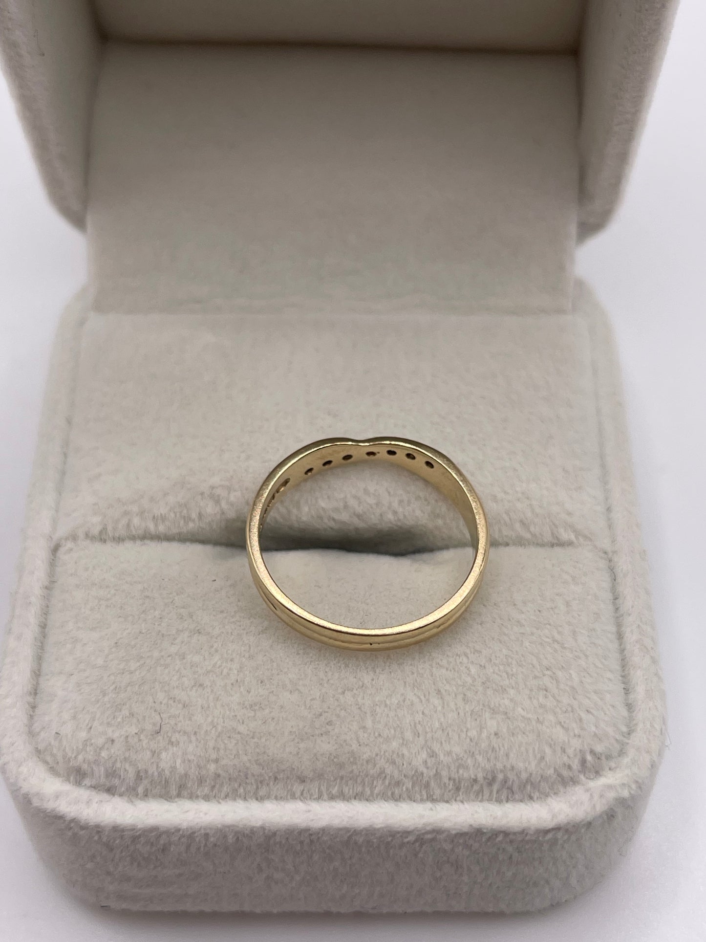 9ct gold diamond ring