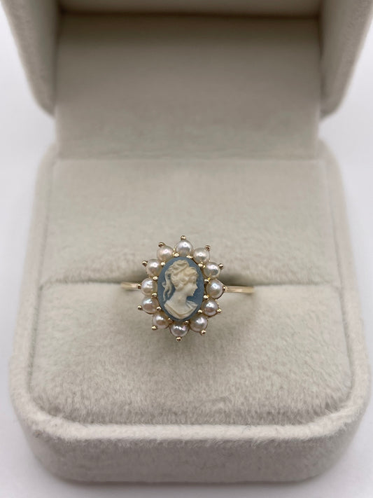 9ct gold Wedgwood cameo and pearl ring