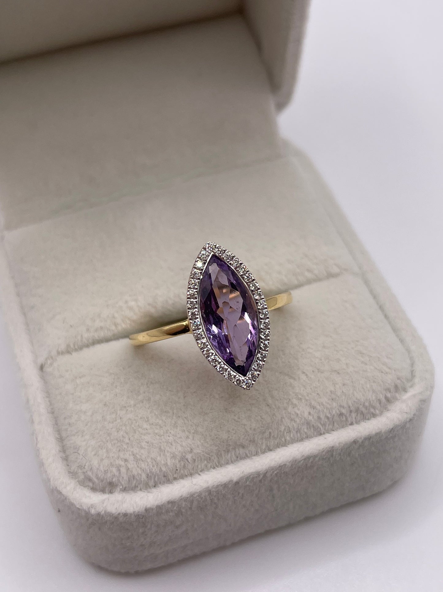 18ct gold amethyst and diamond ring