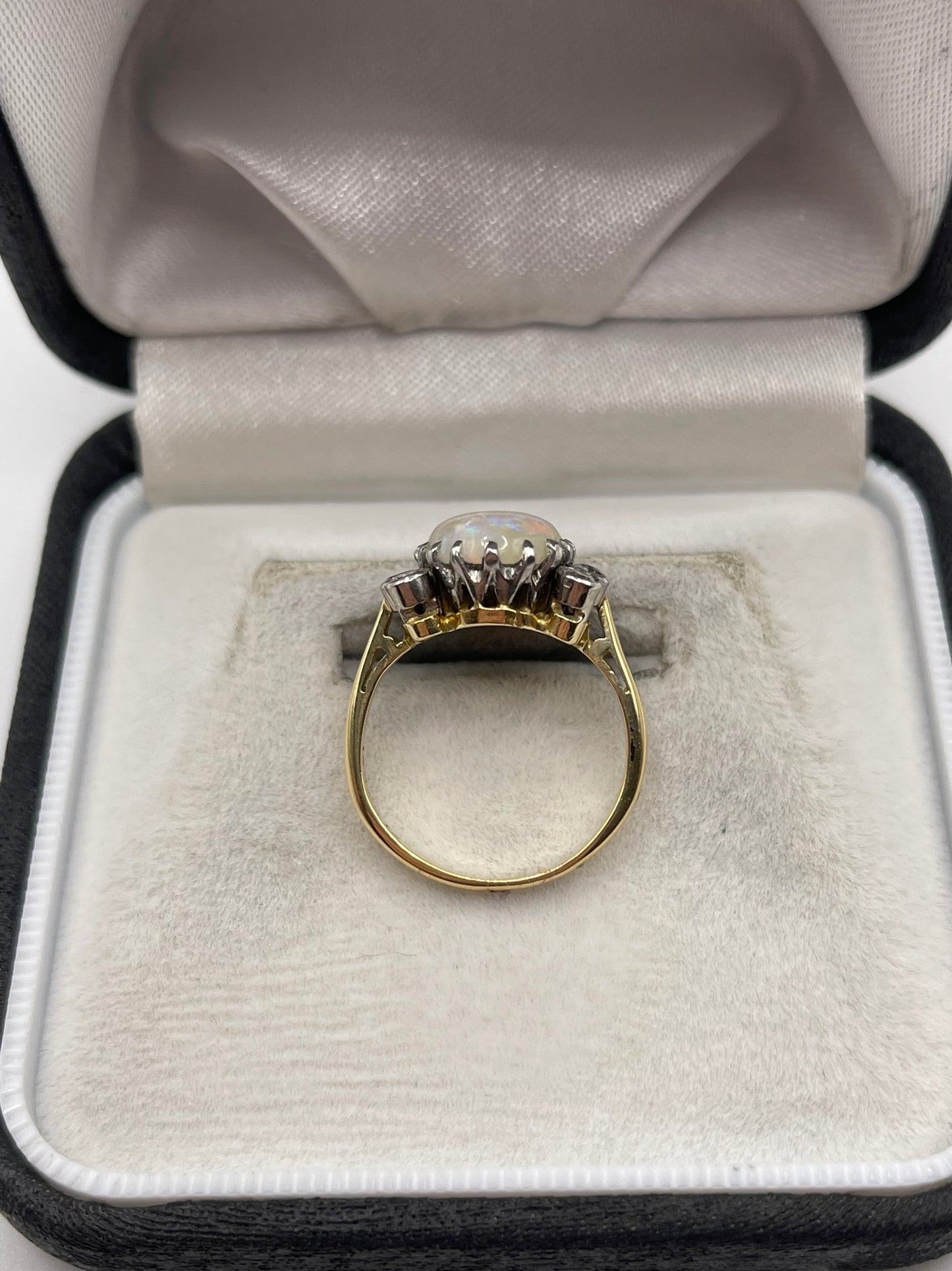 18ct gold opal and diamond ring