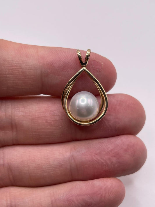 9ct gold pearl pendant