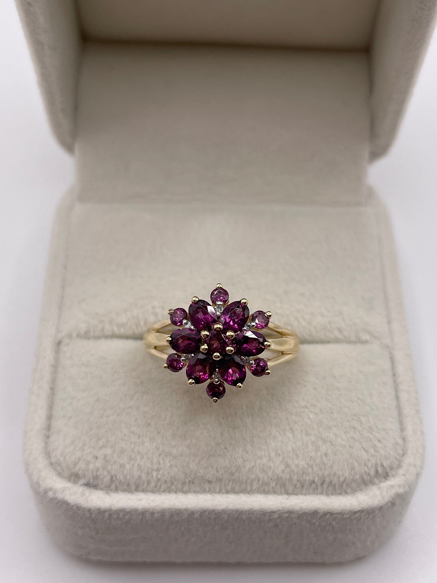 9ct gold garnet and diamond ring