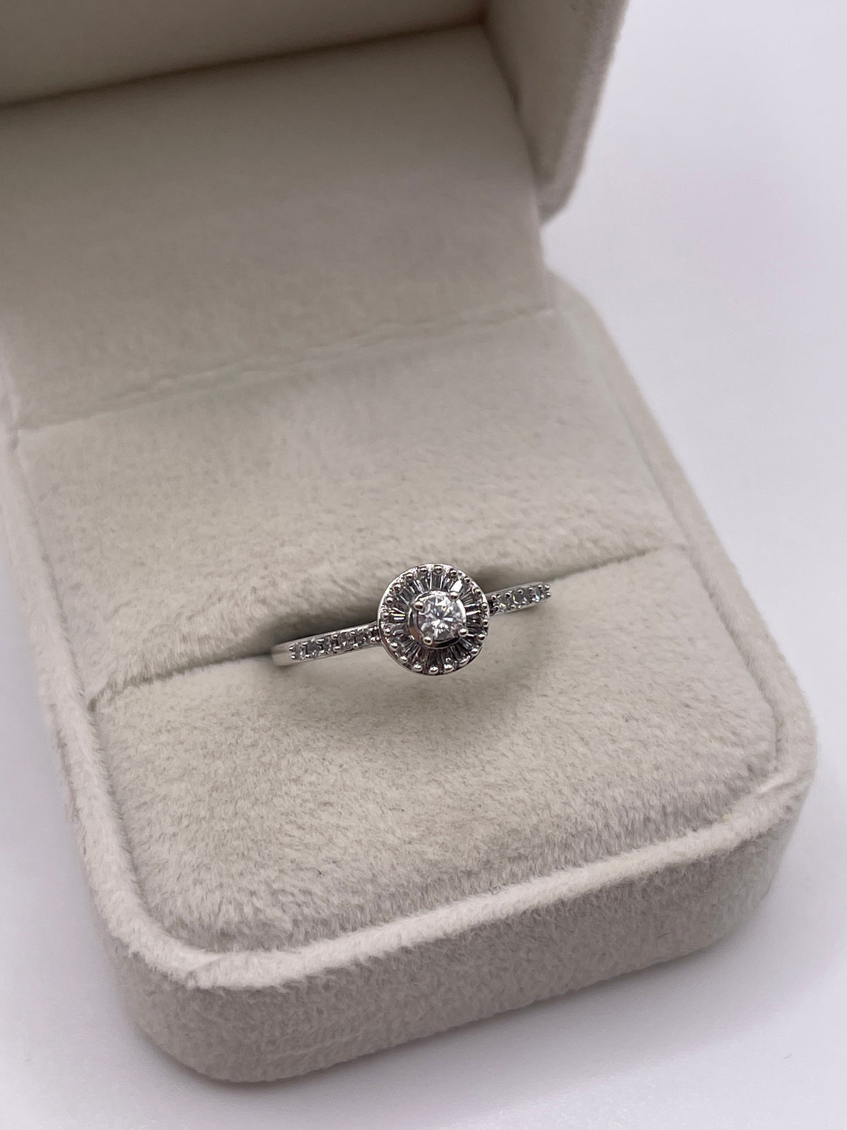9ct white gold diamond cluster ring