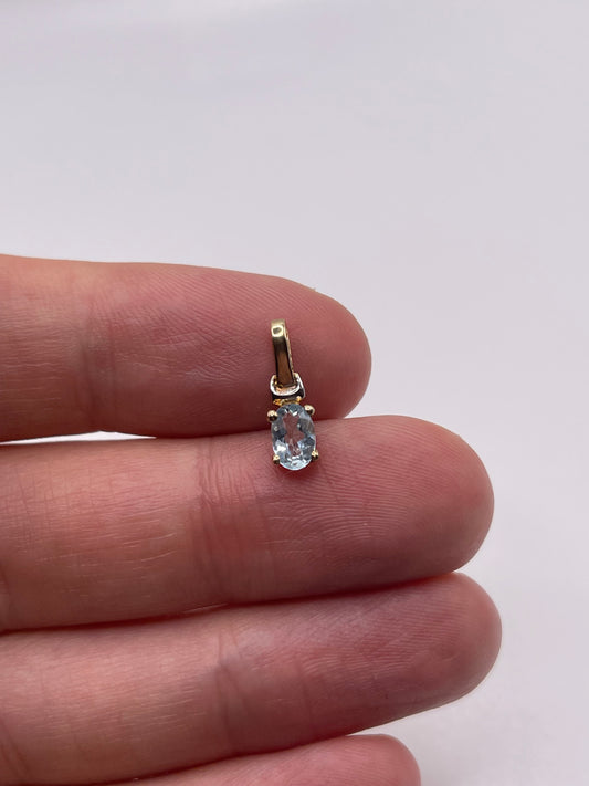 9ct gold topaz pendant