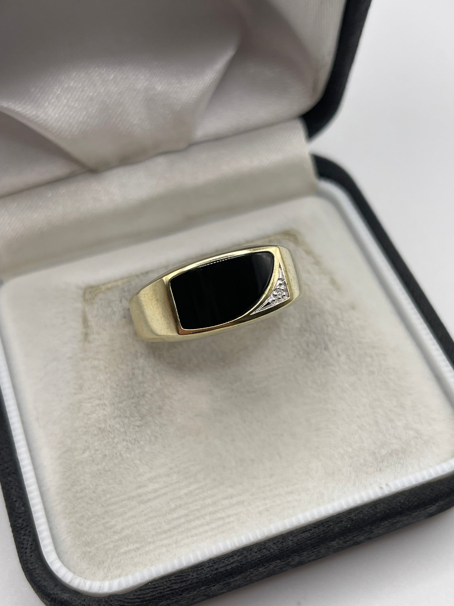 9ct gold onyx and diamond ring
