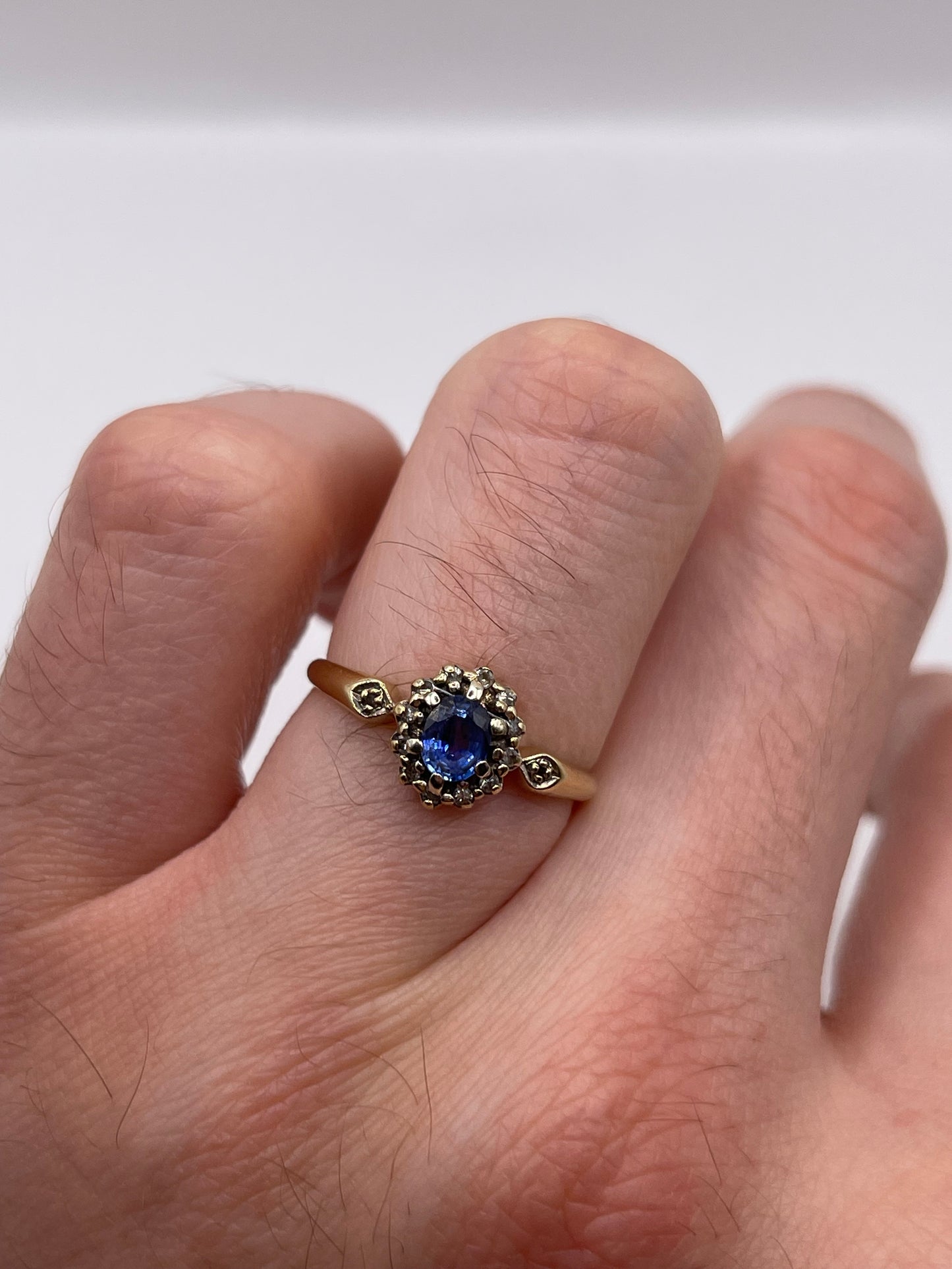 9ct gold sapphire and diamond ring
