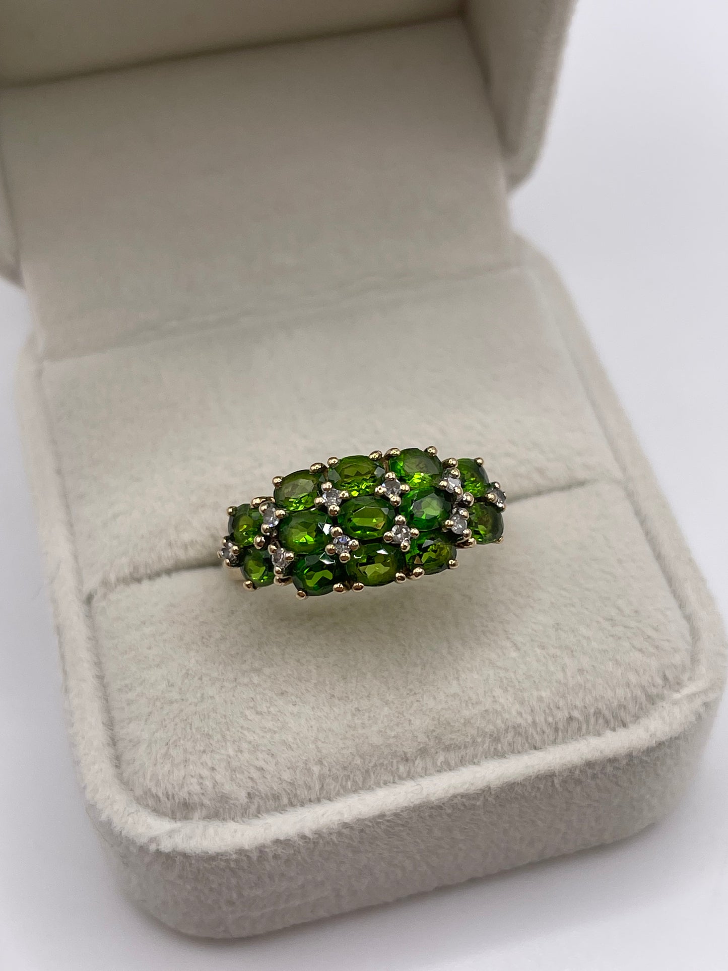 9ct gold diopside and diamond ring