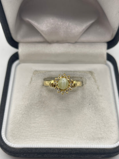 18ct gold cats eye chrysoberyl and diamond ring