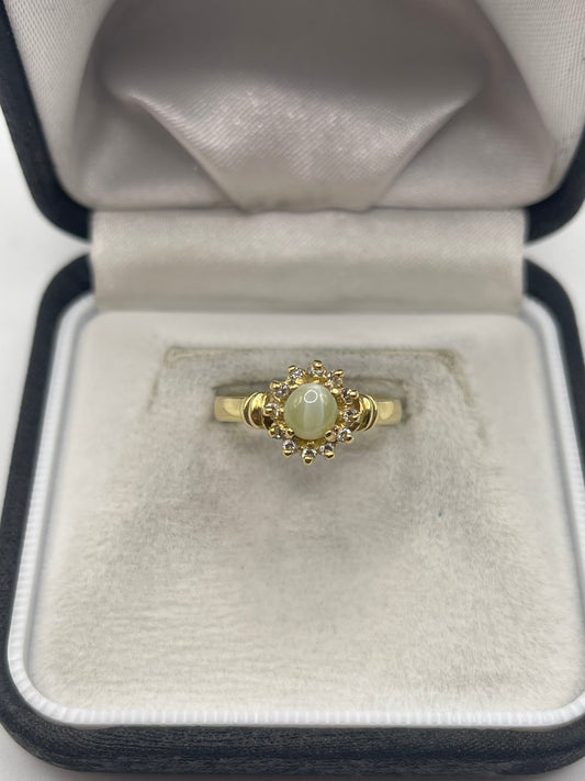 18ct gold cats eye chrysoberyl and diamond ring